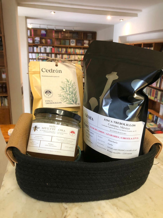 Canasta de Regalo (1 Cafe:Gesha, 1 Té cedrón y 1 Miel)